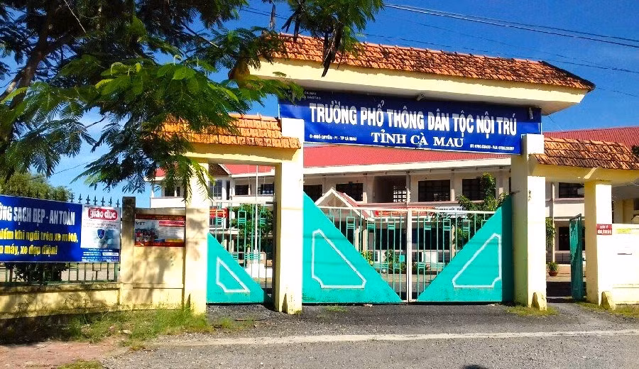 truong-ptdt-noi-tru-ca-mau.jpg