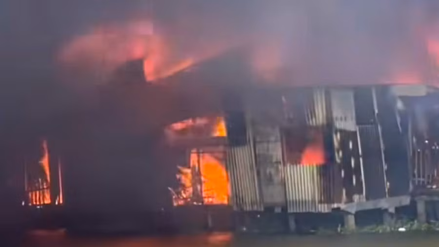 Hiện trường vụ cháy nhà.