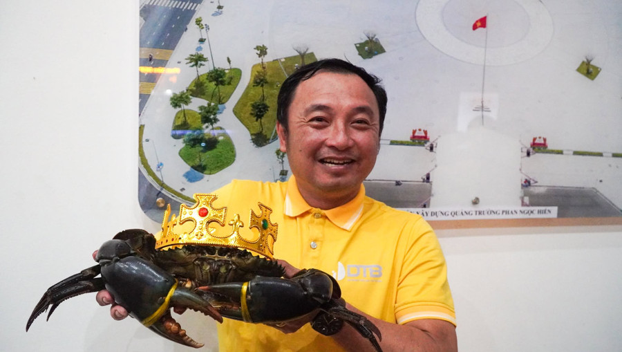 Con cua có trọng lượng lớn nhất được trao vương miện "Vua Cua".