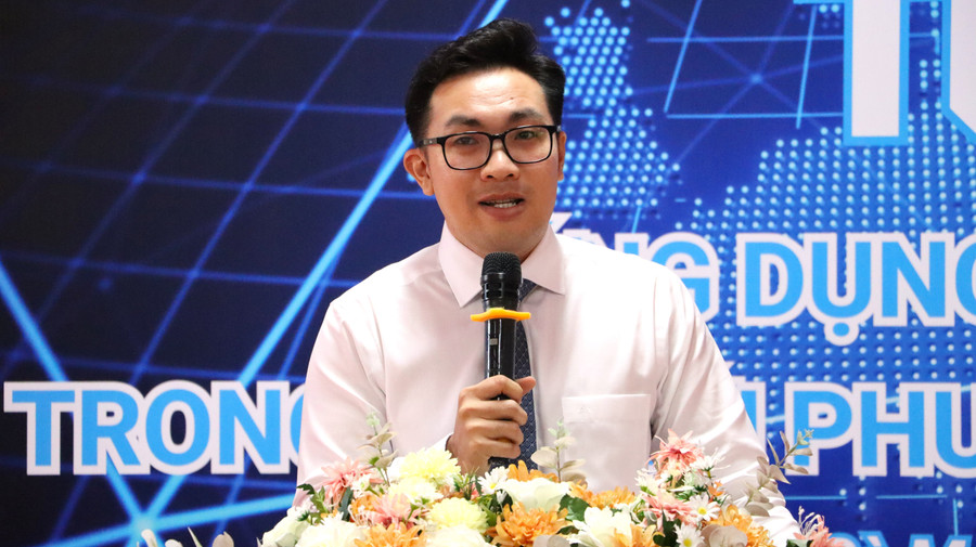 Lãnh đạo Trường Đại học Bình Dương phát biểu tại buổi tọa đàm. 