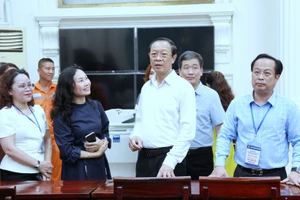 Thứ trưởng Phạm Ngọc Thưởng đánh giá cao công tác chuẩn bị kỳ thi của thành phố Hà Nội.