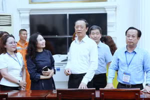 Thứ trưởng Phạm Ngọc Thưởng đánh giá cao công tác chuẩn bị kỳ thi của thành phố Hà Nội.