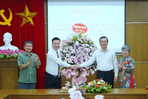 Thứ trưởng Nguyễn Văn Phúc chúc mừng Báo Giáo dục và Thời đại nhân ngày Báo chí Cách mạng Việt Nam.