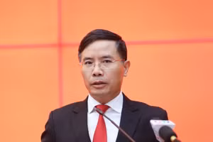 Ông Phạm Đức Ấn, Phó Bí thư Tỉnh ủy Quảng Ninh phát biểu nhận nhiệm vụ.