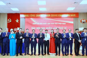 Ban chấp hành Đảng bộ Nhà xuất bản Giáo dục Việt Nam khóa IX nhiệm kỳ 2025-2030 ra mắt Đại hội.