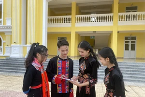 Học sinh Trường THCS&THPT Quảng La, xã miền núi Quảng La.