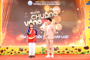 Cuộc thi Rung chuông vàng tìm hiểu kiến thức pháp luật.