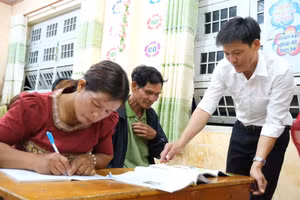 Huy động tối đa người mù chữ ra lớp là nhiệm vụ cấp bách của cả hệ thống chính trị, là nền tảng nâng cao chất lượng giáo dục phổ thông.