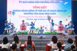 Tiết mục văn nghệ chào mừng của các em học sinh.