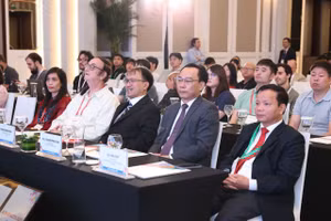 Các đại biểu dự hội thảo.