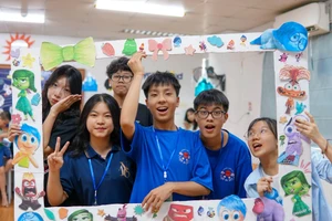 Học sinh hào hứng với Trại hè khoa học Science Camp.