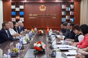 Quang cảnh buổi làm việc.