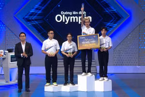 Nam sinh Huế giành vòng nguyệt quế trận thi tháng Olympia