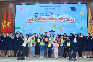 Các đại biểu, các thầy cô giáo và các em học sinh tại chương trình khởi động cuộc thi “Thần đồng Tiếng Việt 2025”.