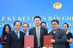 Lễ ký kết Biên bản ghi nhớ hợp tác giữa Sở GD&ĐT Hà Nội với Công ty Cổ phần Giáo dục Sáng tạo châu Á, đối tác của Google for Education tại Việt Nam.