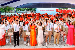 Gần 2,3 triệu học sinh Hà Nội chào đón năm học mới.