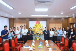 Ban Tuyên giáo và Dân vận Trung ương chúc mừng Nhà xuất bản Giáo dục Việt Nam.