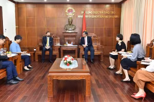 Quang cảnh buổi làm việc.