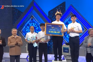 Nguyễn Nhựt Lam lần đầu mang cầu truyền hình về Trường THPT Cái Bè, Tiền Giang.