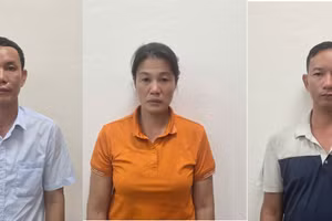 Các bị can (từ trái qua phải) Nguyễn Bá Trượng, Trần Thị Thanh Hòa, Nguyễn Văn Tiến.