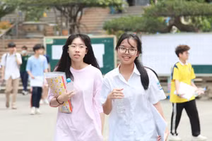 Thí sinh dự thi vào lớp 10 tại Hà Nội.