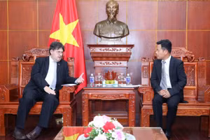 Thứ trưởng Lê Quân tiếp Đại sứ Philipp Agathonos.