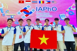 7 học sinh Việt Nam đều giành huy chương tại Olympic Vật lý ứng dụng quốc tế năm 2025.