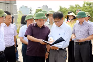 Bí thư Tỉnh ủy Quảng Ninh nghe chủ đầu tư là Công ty CP Xây dựng công trình 507 báo cáo về dự án.