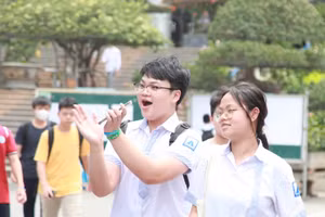 Thí sinh dự thi tại Điểm thi Trường THPT chuyên Hà Nội - Amsterdam ngày 9/6.