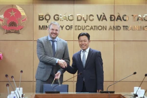 Thứ trưởng Bộ GD&ĐT Lê Quân tiếp và làm việc với ông Konstantin Mogilevsky - Thứ trưởng Bộ Khoa học và Giáo dục Đại học Liên bang Nga.