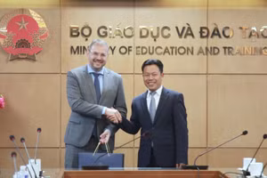 Thứ trưởng Bộ GD&ĐT Lê Quân tiếp và làm việc với ông Konstantin Mogilevsky - Thứ trưởng Bộ Khoa học và Giáo dục Đại học Liên bang Nga.