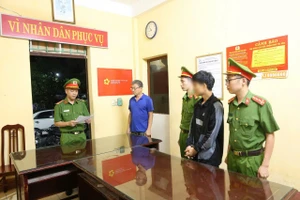 N.V.T. (áo đen) bị tạm giữ về hành vi Gây rối trật tự công cộng.