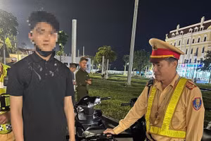 Một trường hợp điều khiển phương tiện khi chưa đủ tuổi và không gắn biển kiểm soát bị lực lượng chức năng xử lý.