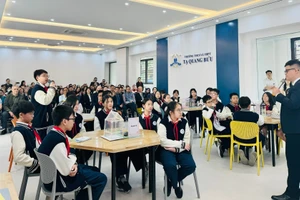 Tiết học mẫu được tổ chức tại Trường THCS&THPT Tạ Quang Bửu.