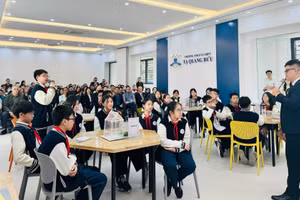 Tiết học mẫu được tổ chức tại Trường THCS&THPT Tạ Quang Bửu.