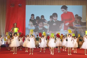 Tiết mục văn nghệ chào mừng.