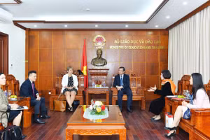 Quang cảnh buổi làm việc.