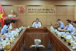 Thứ trưởng Bộ GD&ĐT Nguyễn Văn Phúc chủ trì hội thảo.