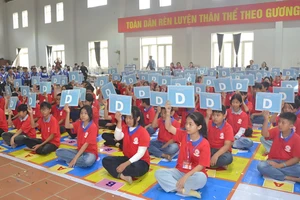 Học sinh Trường THCS Thái Phương (huyện Hưng Hà) tham gia hội thi “Rung chuông vàng” tìm hiểu kiến thức về phòng, chống tác hại của thuốc lá.