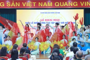 Tiết mục văn nghệ chào mừng buổi lễ.