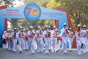 Chương trình “Hành khúc học sinh Thủ đô” được tổ chức thành công chào mừng kỷ niệm 70 năm thành lập ngành GD-ĐT Hà Nội.