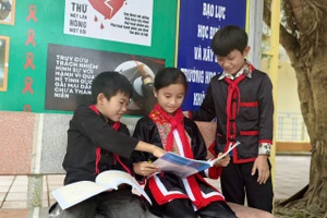 Học sinh Trường TH&THCS Đồng Văn, xã miền núi Hoành Mô.