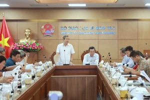 Quang cảnh buổi làm việc.