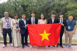 Đoàn Việt Nam dự Olympic Vật lý Châu Âu năm 2024.