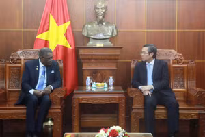 Thứ trưởng Bộ GD&ĐT Nguyễn Văn Phúc tiếp ông Hassan Omar - Đại sứ nước Cộng hòa Sudan tại Malaysia kiêm nhiệm Việt Nam.