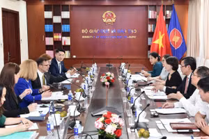 Quang cảnh buổi làm việc.