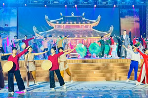 Tiết mục nghệ thuật tại lễ khai mạc.