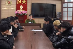 2 nhóm thanh thiếu niên bị triệu tập.