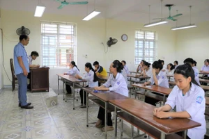 Thí sinh thi vào lớp 10 tại điểm thi Trường THPT Hoàng Văn Thụ, huyện Vụ Bản, tỉnh Nam Định.