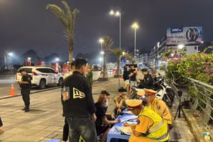 Nhiều học sinh vi phạm bị xử lý.